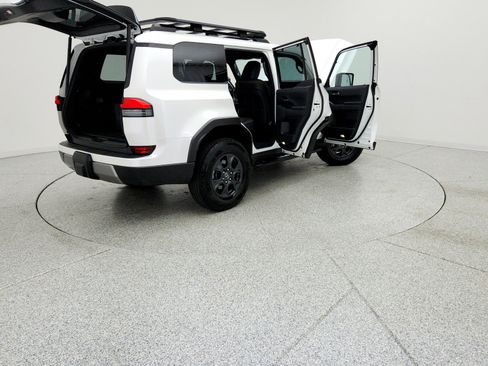 Used 2024 Lexus GX 550 AWD/4WD image 17