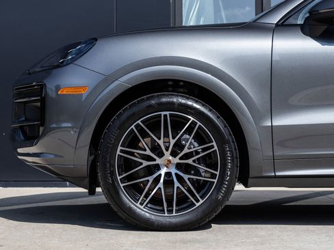 Certified 2026 Porsche Cayenne Coupe image 13