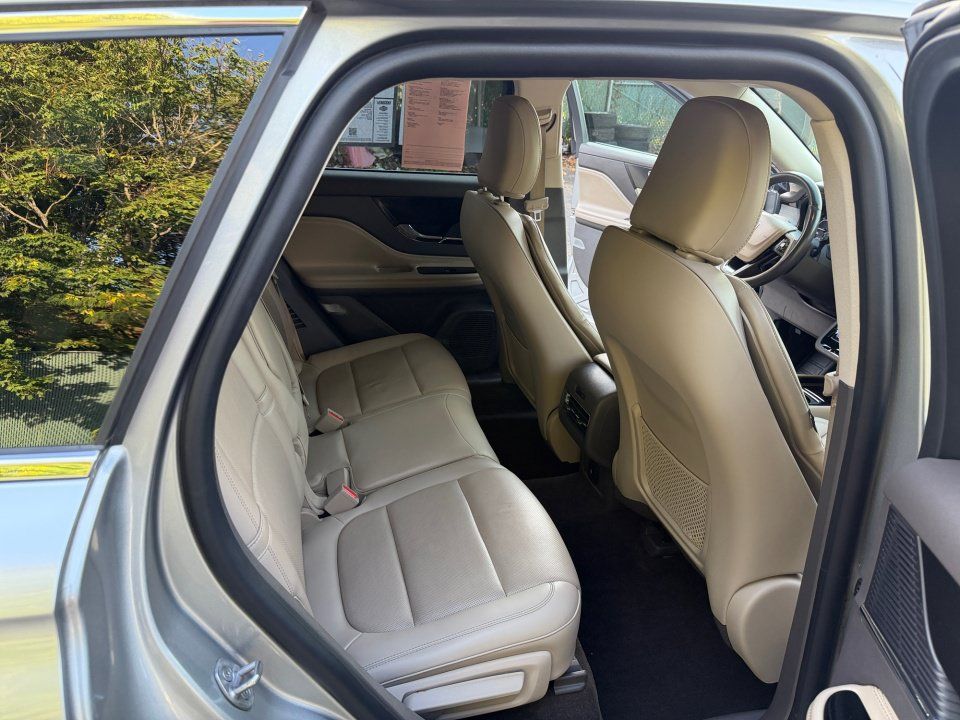 Used 2022 Lincoln Corsair FWD w/ Premium Package image 33