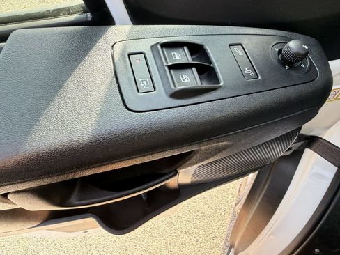 Used 2025 RAM ProMaster 2500 w/ Convenience Group FWD image 11