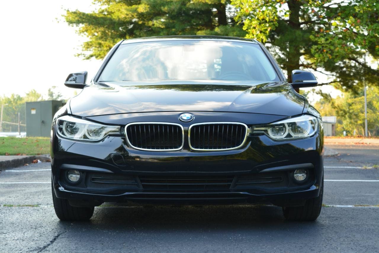 Used 2018 BMW 320i xDrive Sedan w/ Premium Package AWD/4WD image 2