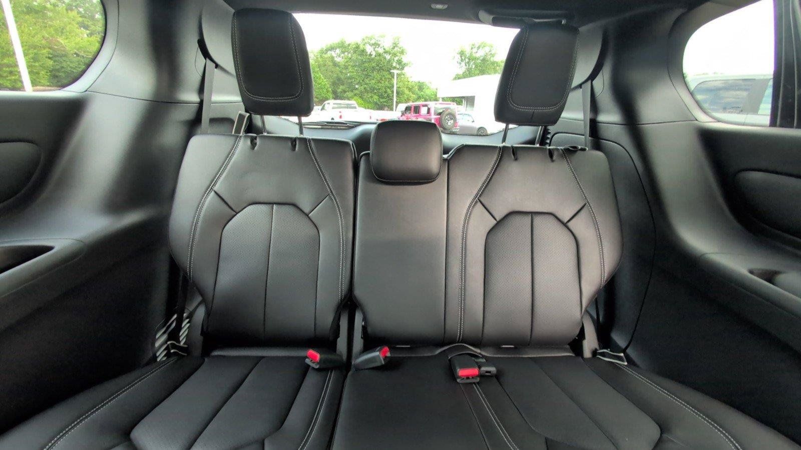 New 2027 Chrysler Pacifica Select FWD image 37