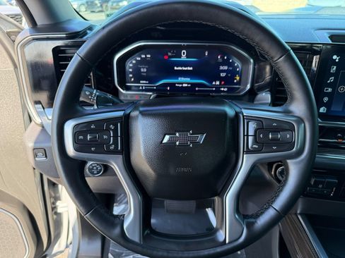 Used 2024 Chevrolet Silverado 1500 LT Trail Boss w/ Convenience Package II AWD/4WD image 16
