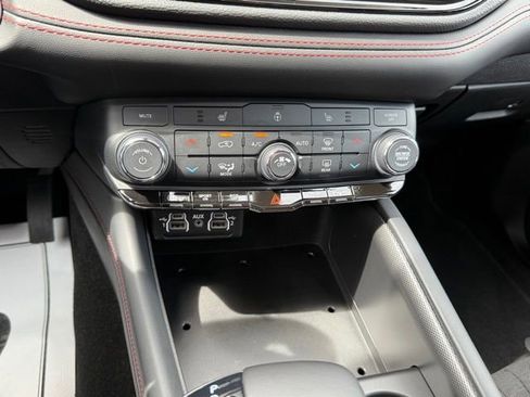Used 2025 Dodge Durango GT AWD/4WD image 21
