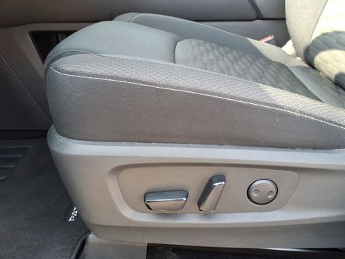 Used 2025 Nissan Pathfinder SV AWD/4WD image 16