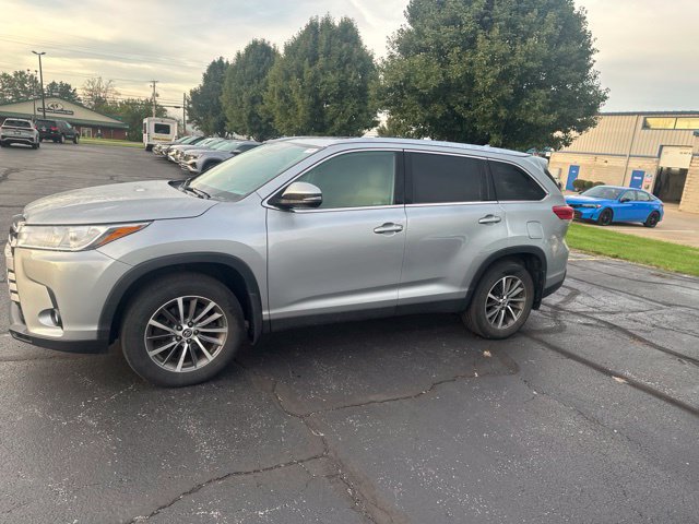 Used 2019 Toyota Highlander XLE AWD/4WD image 4