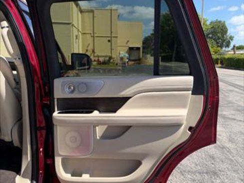 Used 2019 Lincoln Navigator Reserve AWD/4WD image 15