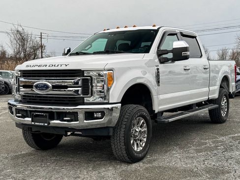 Used 2017 Ford F250 XLT w/ XLT Premium Package image 7