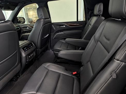 Used 2022 Cadillac Escalade ESV Luxury RWD image 8