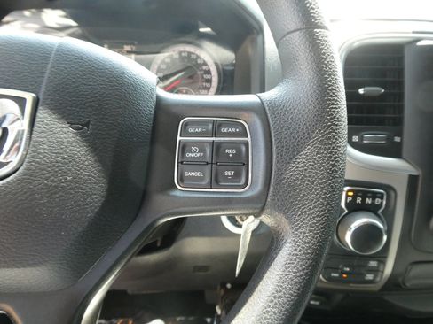 Used 2019 RAM 1500 Classic SLT AWD/4WD image 18