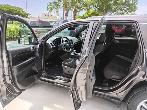 Used 2021 Jeep Grand Cherokee Laredo RWD image 30
