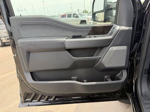 New 2026 Ford F350 4x4 Crew Cab DRW Super Duty image 9