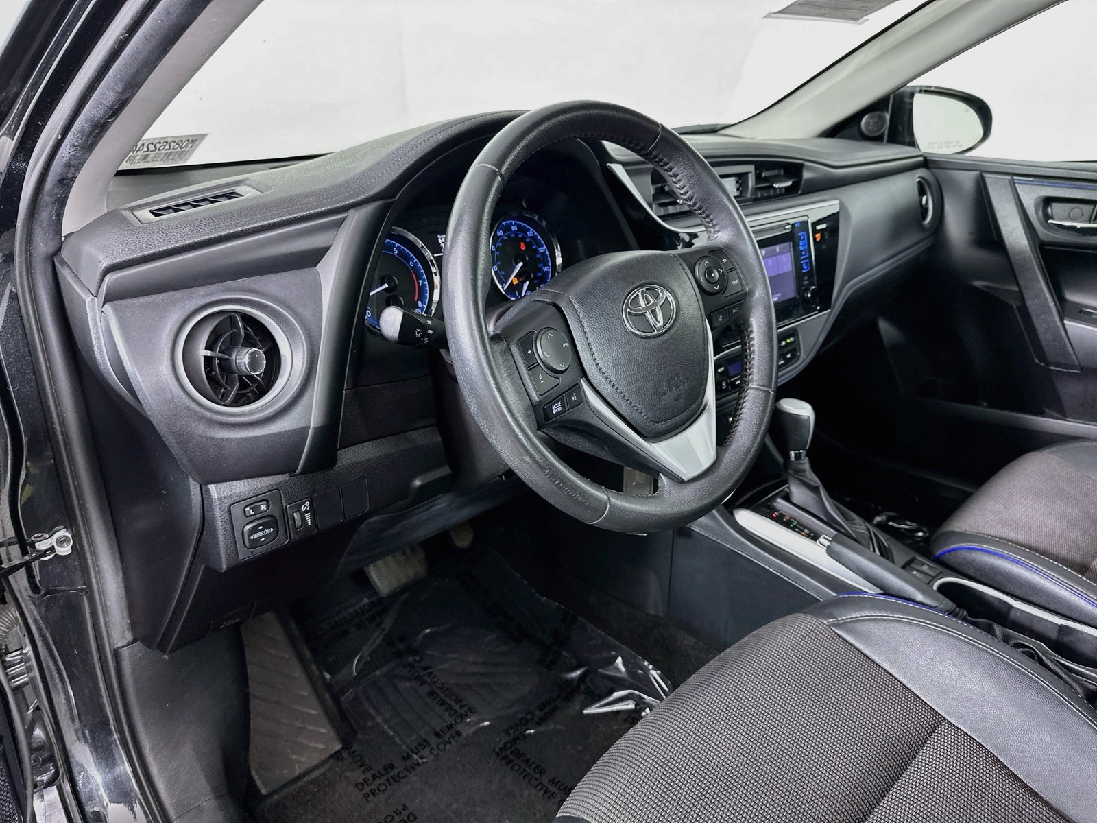 Used 2017 Toyota Corolla SE FWD image 9