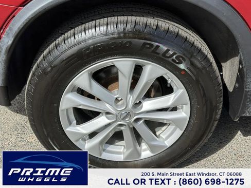 Used 2014 Nissan Rogue SV image 25