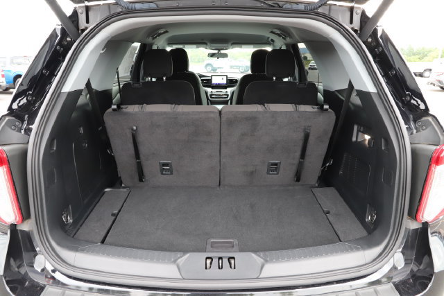 Used 2023 Ford Explorer XLT AWD/4WD image 6