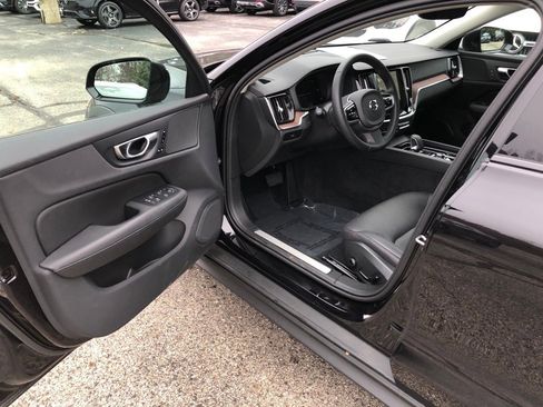 Used 2025 Volvo V60 B5 Cross Country Plus image 10