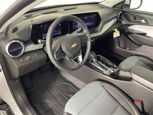 New 2026 Chevrolet Trax LT w/ LT Convenience Package image 3