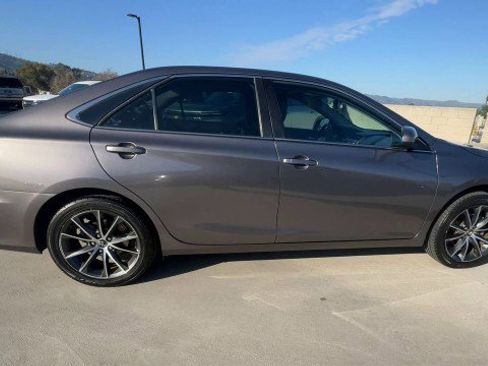 Used 2017 Toyota Camry XSE image 9