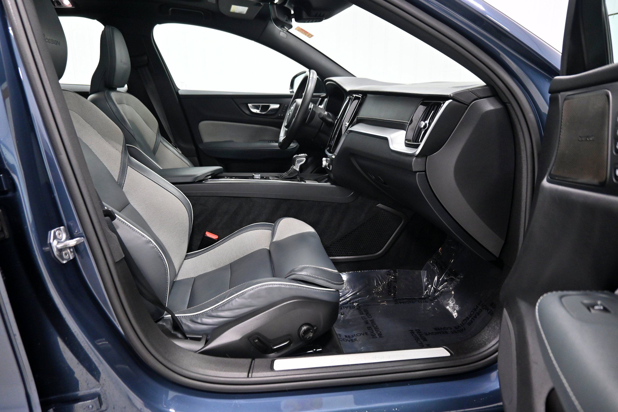 Used 2020 Volvo S60 T6 R-Design AWD/4WD image 27