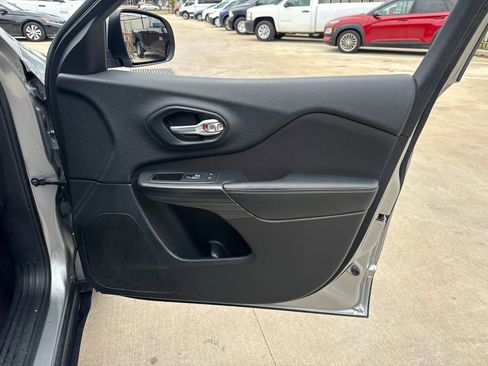 Used 2016 Jeep Cherokee Latitude w/ Safety/Convenience Group image 34