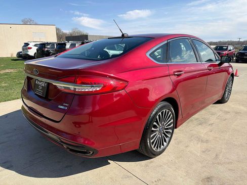 Used 2017 Ford Fusion SE w/ Fusion SE Technology Package image 6