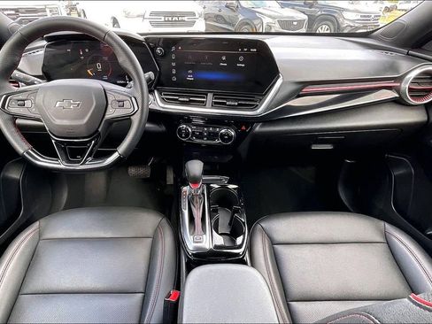 Used 2025 Chevrolet Trax RS w/ Sunroof Package image 7