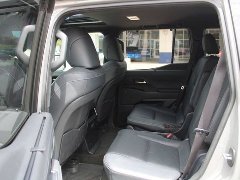 Used 2024 Lexus GX 550 w/ Accessory Package (2T) AWD/4WD image 14