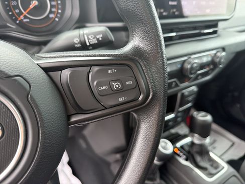 Used 2024 Jeep Gladiator Sport AWD/4WD image 21