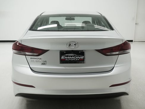 Used 2018 Hyundai Elantra SE FWD image 5