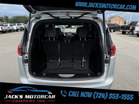 Used 2026 Chrysler Pacifica Limited FWD image 19