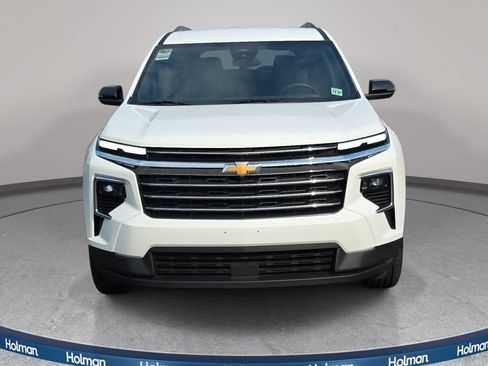 Used 2025 Chevrolet Traverse LT AWD/4WD image 2