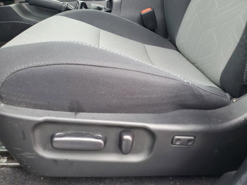 Used 2022 Toyota Tacoma TRD Sport image 14