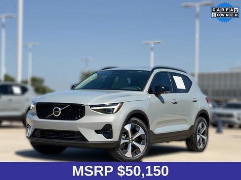 Certified 2026 Volvo XC40 B5 Plus AWD/4WD image 2