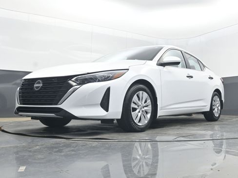Certified 2025 Nissan Sentra S image 23