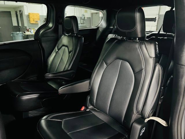 Used 2025 Chrysler Pacifica Select FWD image 25