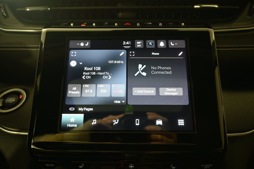 Used 2023 Jeep Grand Cherokee Altitude AWD/4WD image 26