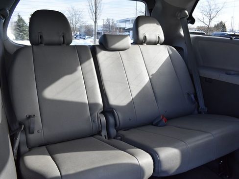 Used 2016 Toyota Sienna XLE image 28