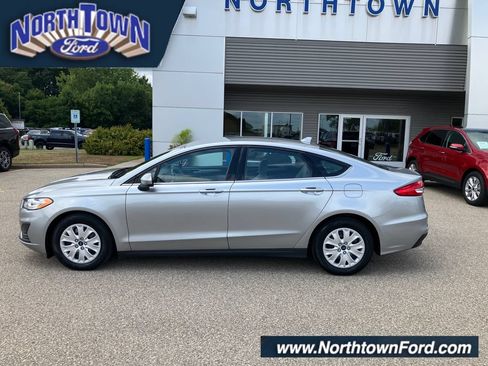 Used 2020 Ford Fusion S FWD image 1
