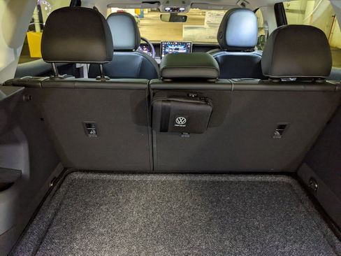 New 2025 Volkswagen Tiguan SE image 27