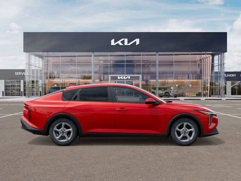 New 2025 Kia K4 LXS image 3