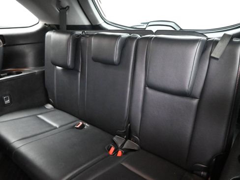 Used 2019 Toyota Highlander SE w/ Carpet Mat Package (TMS) image 19