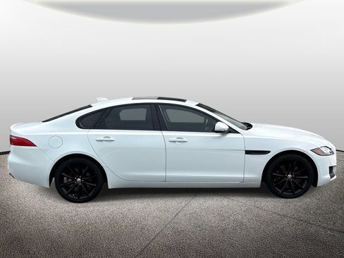 Used 2016 Jaguar XF Prestige AWD/4WD image 4