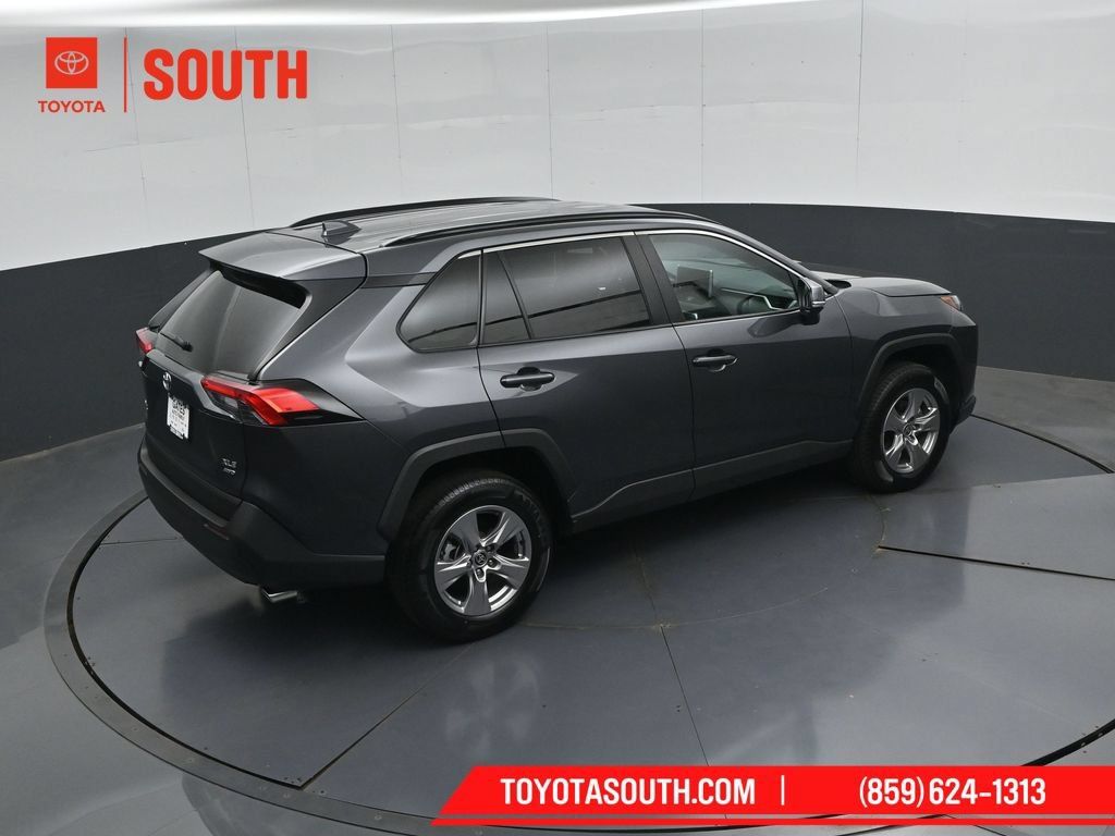 Used 2025 Toyota RAV4 XLE AWD/4WD image 43