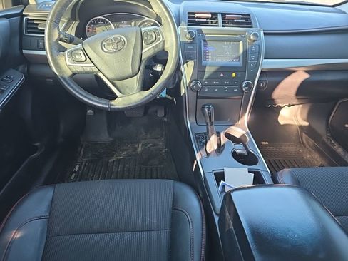 Used 2017 Toyota Camry SE image 18