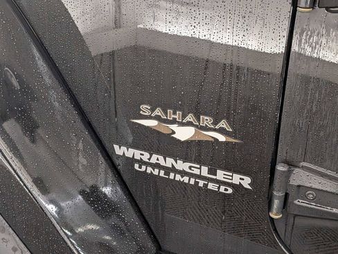 Used 2017 Jeep Wrangler Unlimited Sahara w/ Connectivity Group image 11