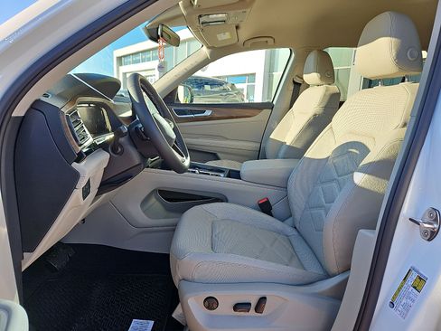 New 2026 Volkswagen Atlas SE image 10