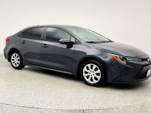 Used 2025 Toyota Corolla LE image 3