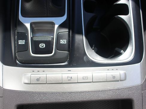 Certified 2024 Kia Carnival LX image 40