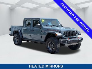 Used 2025 Jeep Gladiator Mojave w/ Convenience Group AWD/4WD video 3