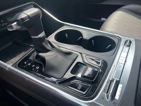 Used 2026 Kia Carnival SX w/ SX Dark Edition Package FWD image 19